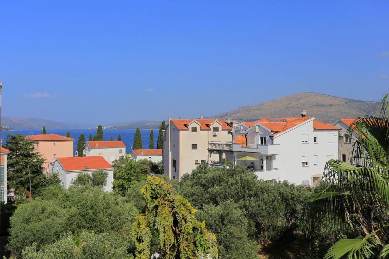 Apartments By The Sea Okrug Gornji, Ciovo - 1069 Trogir Dış mekan fotoğraf